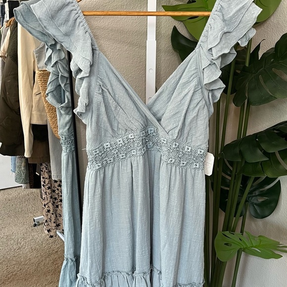 💎 Altar’d State Blue Ruffle Crochet Mini Dress Sz L | Boho Feminine Party Dress - Picture 11 of 11